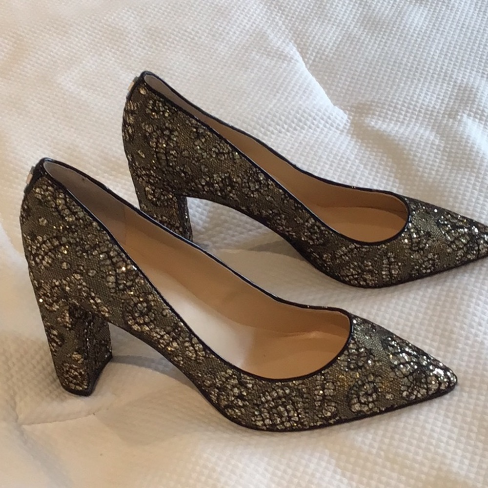 NWOT gold chunky heel shoe